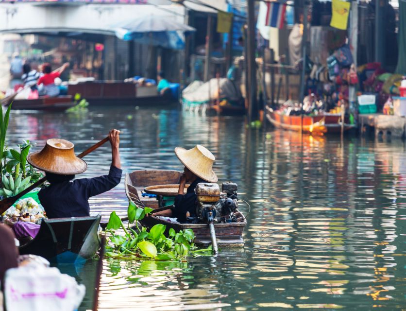 Bangkok: Amphawa Floating & Railway Markets Guided Day Tour - Maeklong Railway Market