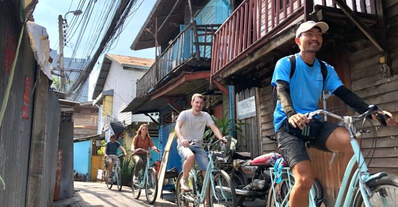Bangkok: Backstreets and Hidden Gems Bike Tour - Scenic Bike Paths and Traditional Homes