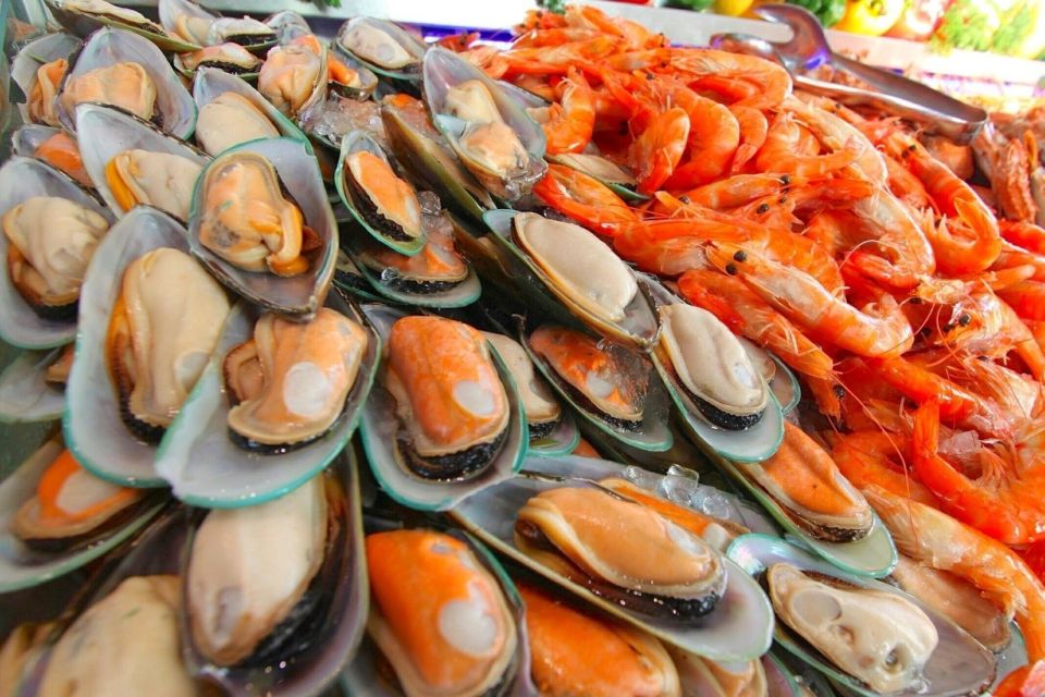 Bangkok: Baiyoke Observation Deck With Lunch/Dinner Buffet - International and Thai Cuisine Offerings