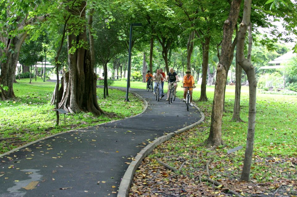 Bangkok: City Culture Half-Day Bike Tour - Exploring Bangkoks Business Districts