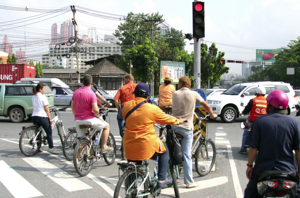 Bangkok: City Culture Half-Day Bike Tour - Bangkoks Largest Fresh Produce Market