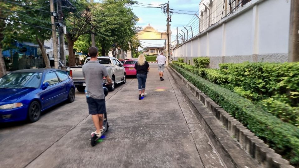 Bangkok: City Highlights Electric Scooter Tour - Suitability for Participants