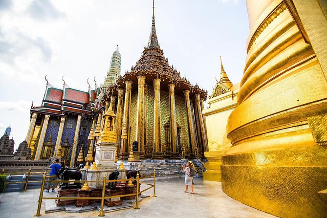 Bangkok: City Highlights Temple and Market Walking Tour - Good To Know
