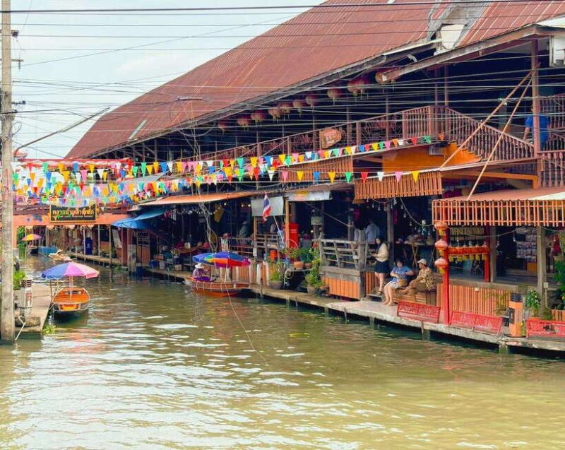 Bangkok: Damnoen Saduak Adventure & Maeklong Railway Market - Market Highlights