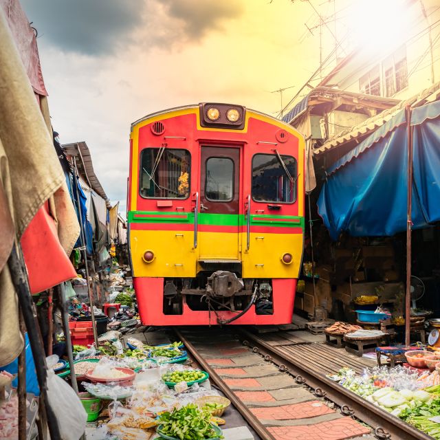 Bangkok: Damnoen Saduak Floating Market & Train Market Tour - Experience the Maeklong Railway Market