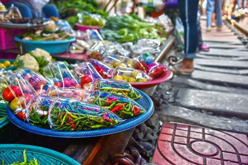 Bangkok: Damnoen Saduak Market and Maeklong Railway Market - Frequently Asked Questions