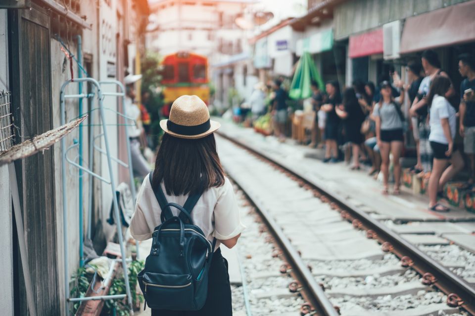 Bangkok: Damnoen Saduak, Train Market & Mahanakhon Day Trip - Maeklong Railway Market