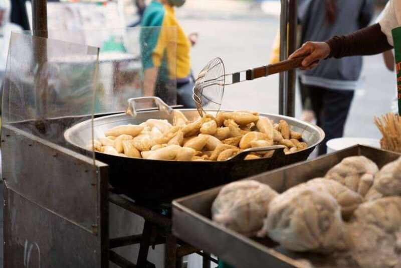 Bangkok Electric Tuk Tuk & Food Tour: Thonburi & Wang Lang - Food and Beverage