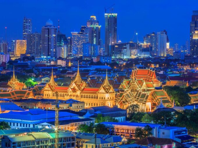 Bangkok: Evening Tour With Wat Arun, Wat Pho & Tuk Tuk Ride - Tuk Tuk Ride to Chinatown