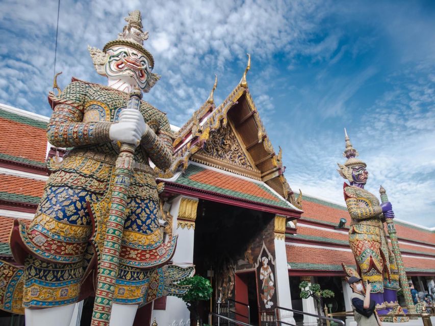 Bangkok: Grand Palace and Wat Arun Guided Walking Tour - Tuk-Tuk Ride and Ferry Crossing