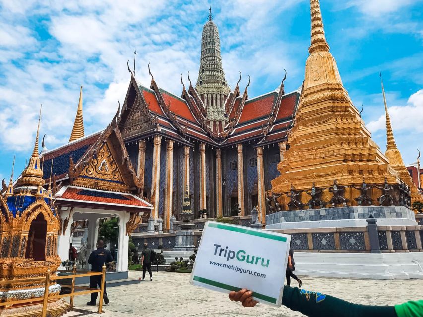 Bangkok: Grand Palace and Wat Phra Kaew Guided Walking Tour - Admiring Wat Phra Kaew