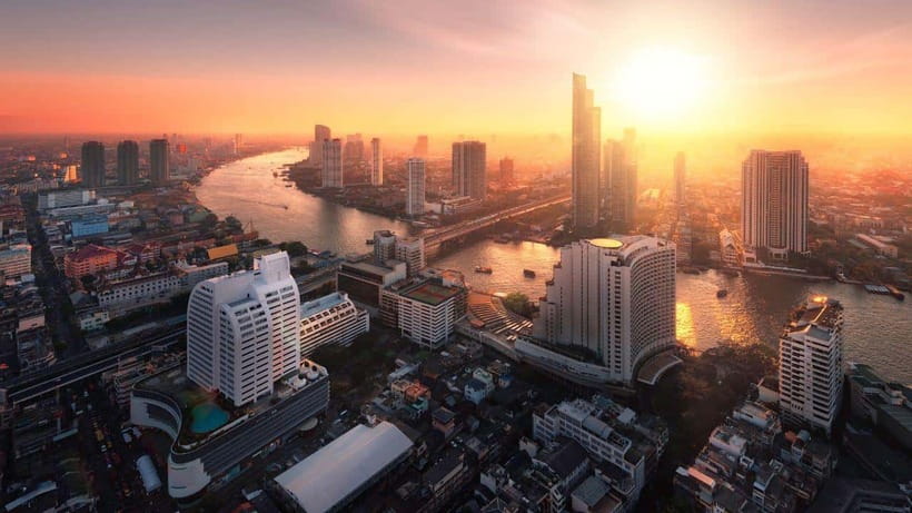Bangkok: Grand Palace, Wat Arun, and Marble Temple Tour - Admiring the Marble Temple