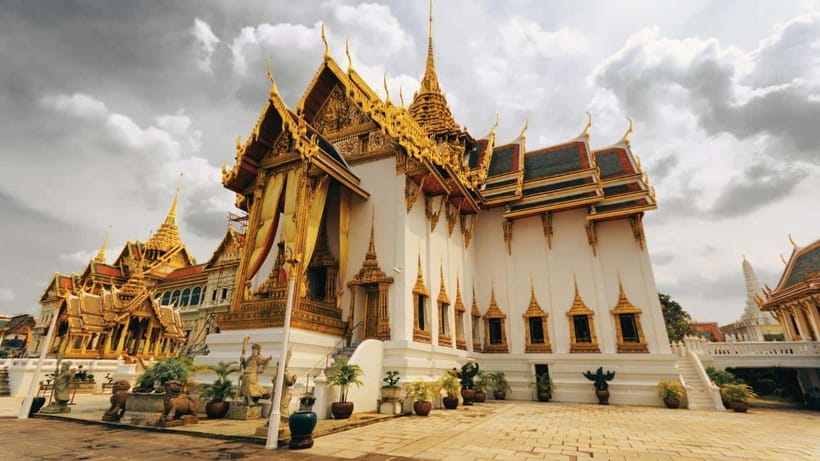 Bangkok: Grand Palace, Wat Phra Kaew, and Wat Trimit Tour - Transportation and Logistics