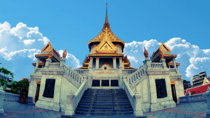 Bangkok: Half-Day Guided City Tour With Temples - Exploring Wat Traimit: The Worlds Largest Golden Buddha