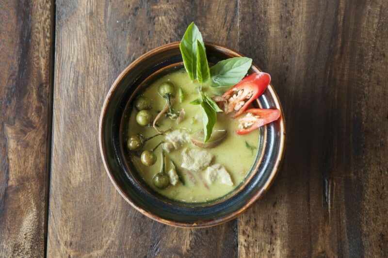 Bangkok: Hands-on Thai Cooking Class and Market Tour - Class Features and Accommodations