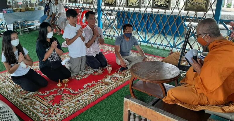 Bangkok Long Boat Canal a Big Buddha & Culture Markets Tour - Interacting With Local People