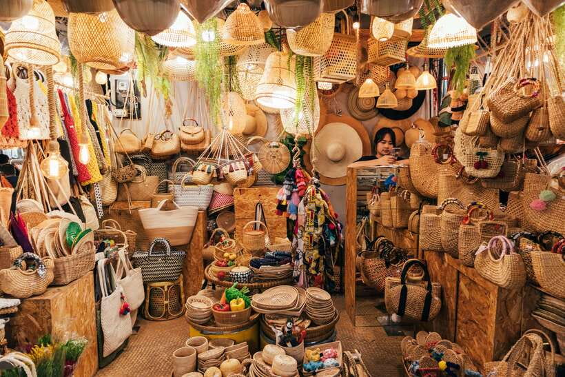 Bangkok: Maeklong Train Market & Floating Market Day Tour - Frequently Asked Questions