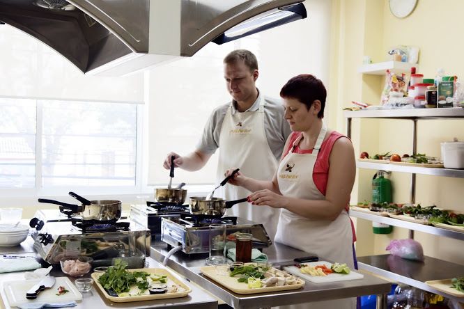 Bangkok: Maliwan Thai Cooking Class With Market Tour - Final Tasting and Dining