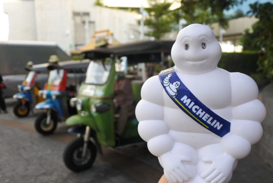 Bangkok: Michelin Guide Street Food Tour by Tuk Tuk - Michelin-Starred Street Stall