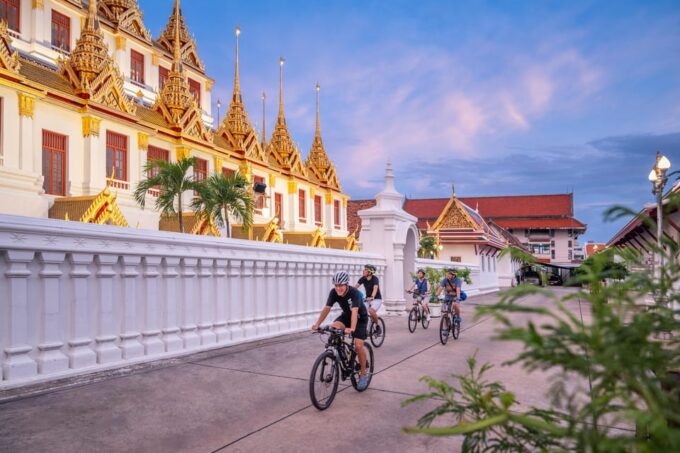 Bangkok: Night Bike Tour With Temples & Flower Market Visit - Tour Inclusions and Requirements