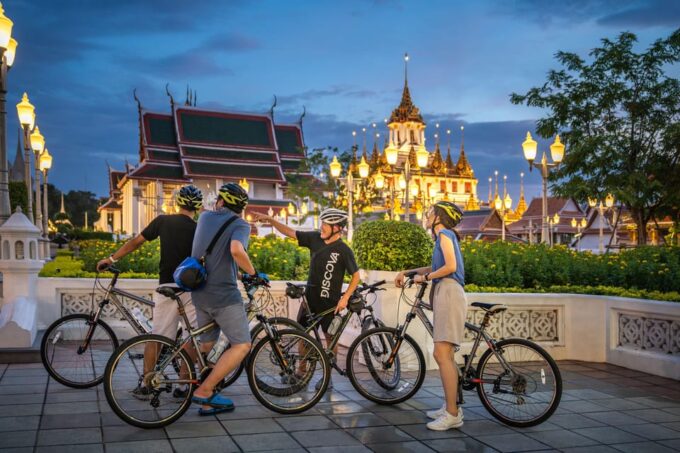 Bangkok: Night Bike Tour With Temples & Flower Market Visit - Customer Feedback and Ratings