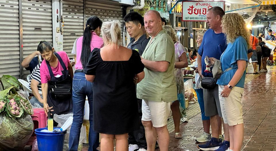 Bangkok Night Tour: Food, Temple & Tuk-Tuk - Local Street Market & Temple
