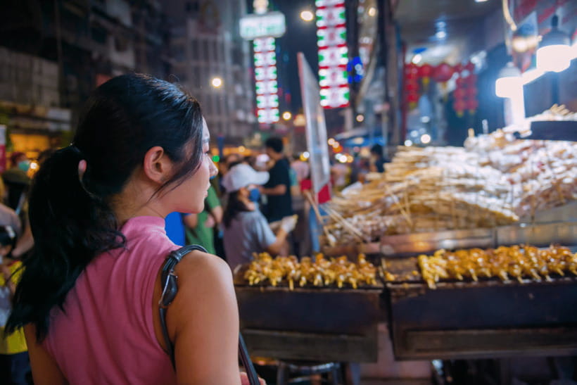 Bangkok Night Tuk Tuk: Private Tour of Markets & Landmarks - Experiencing Khao San Roads Street Food and Nightlife