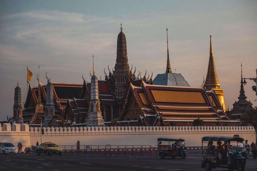 Bangkok: Private Wat Phra Kaew, Wat Pho & Wat Arun Tour - Tour Inclusions