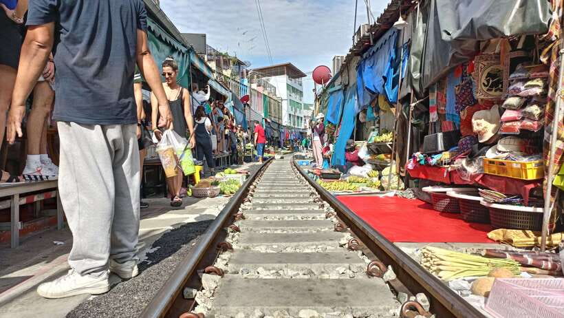 Bangkok: Railway Market & Damnuansaduak Floating Market Tour - Inclusions