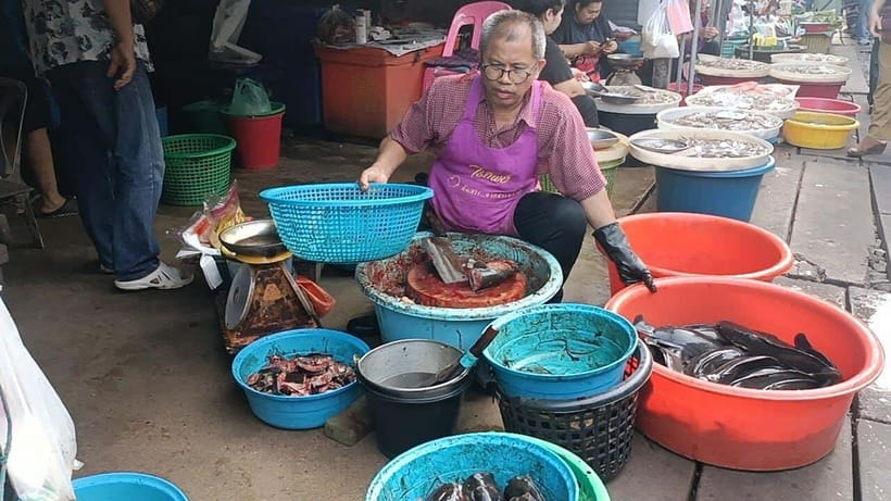 Bangkok: Railway Market & Damnuansaduak Floating Market Tour - Not Suitable For