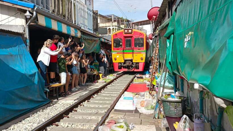 Bangkok: Railway Market & Damnuansaduak Floating Market Tour - Frequently Asked Questions