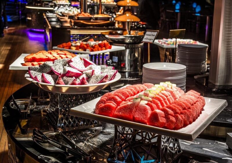 Bangkok: Royal Princess River Dinner Cruise With Live Music - Starting Point and Attractions