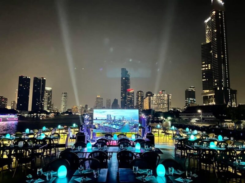 Bangkok: Royal Princess River Dinner Cruise With Live Music - Live Music and Atmosphere