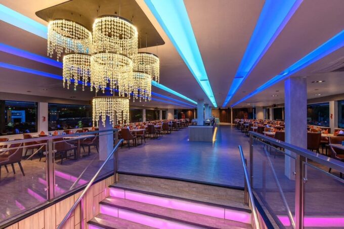 Bangkok: Royal Princess River Dinner Cruise With Live Music - Customer Feedback and Ratings