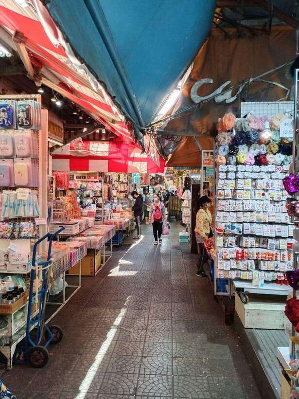 Bangkok: Sampeng Market Guided Tour Biggest Wholesale Market - Market Experience
