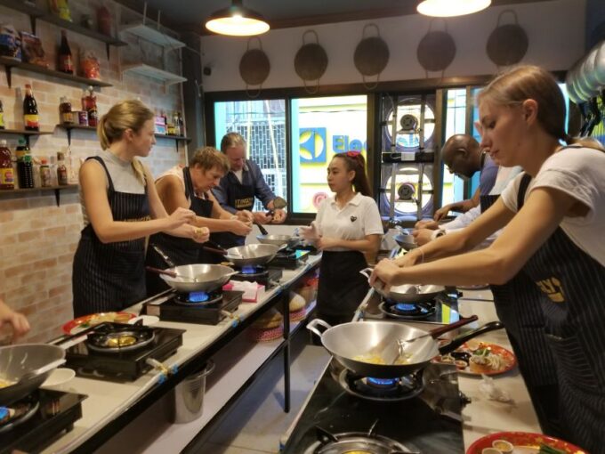 Bangkok: Tingly Thai Cooking School Half-Day Cooking Class - Customer Reviews and Ratings