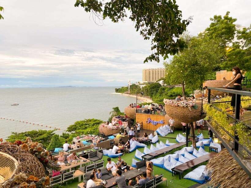 Bangkok to Pattaya VIP Private Dreamy Photo Tour - House of Benedict