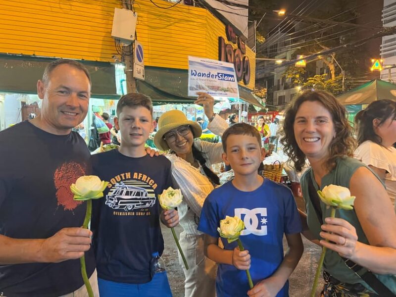 Bangkok Tuk-Tuk by Night With Chinatown Street Food Meal - Exploring Wat Arun
