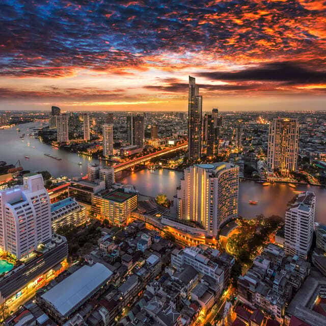 Bangkok: Tuk-Tuk Ride, Wat Arun, and Flower Market Tour - Enjoying Traditional Thai Lunch