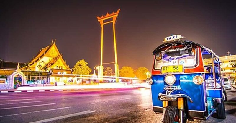 Bangkok: Tuk Tuk Tour by Night Free Dinner at Local Bar - Itinerary Highlights