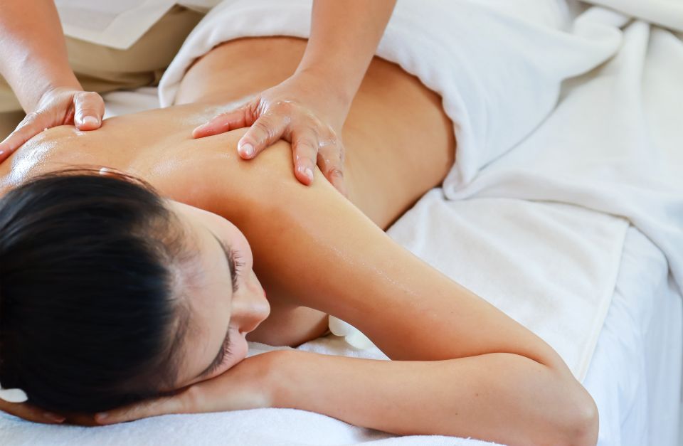 Bangkok: Wat Pho Thai Massage in Your Hotel Room - Experience Highlights