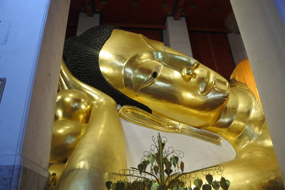 Bangkok: Wat Pho & Wat Arun Half-Day Private Walking Tour - Highlights of Wat Pho