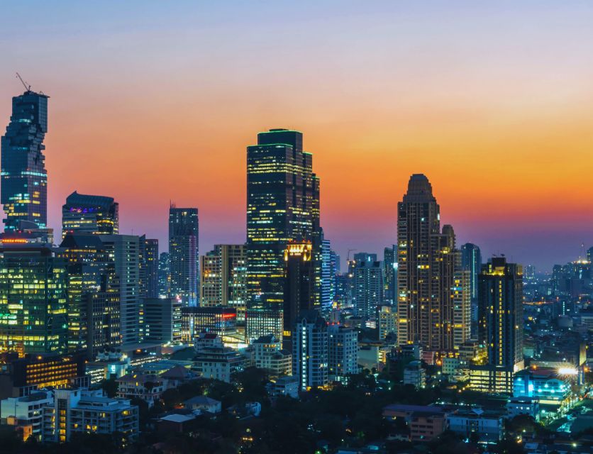 Bangkoks Best: City Highlights and Floating Markets Tour - Visiting the Guan Yu Shrine