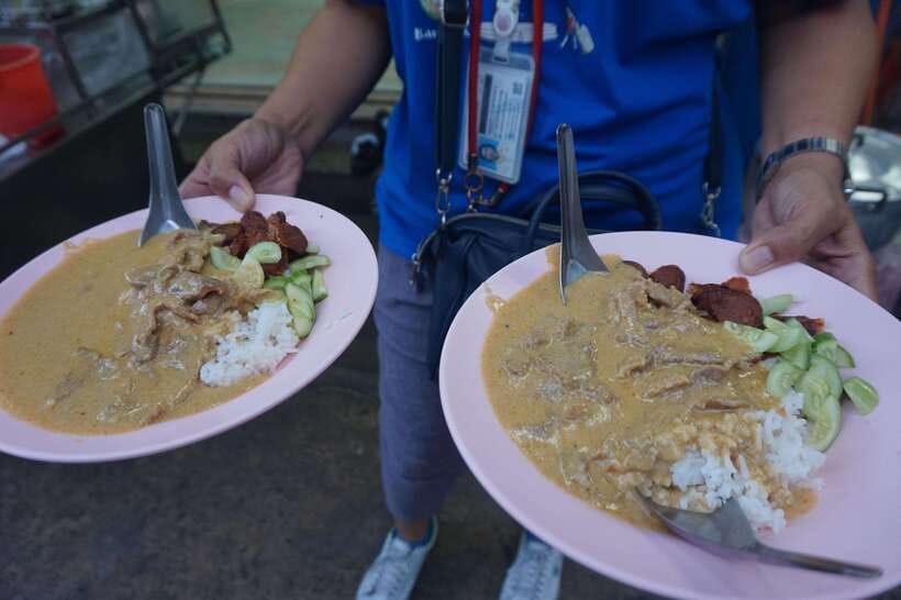 Bangkok's Local Hidden Sightseeing Walking Tour + Food Tour - Explore Talat Nois Rich Chinese Heritage and Temples