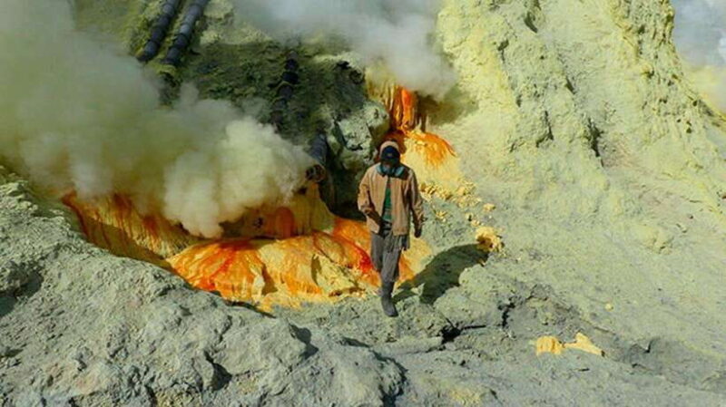 Banyuwangi : Mt Ijen with tour guide and Transfer Service - Key Points