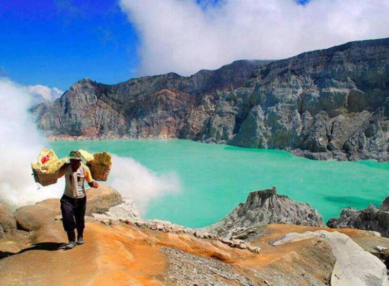 Banyuwangi : Mt Ijen with tour guide and Transfer Service - An In-Depth Look at the Mount Ijen Tour
