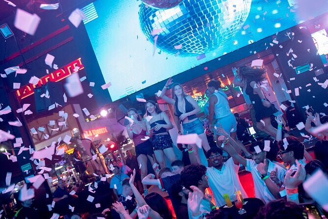 Bar Crawl Madness Tour in Cancun - Key Points