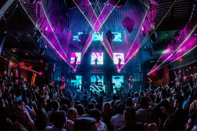 Bar Crawl Miami: 4 Venues 1 Night Including Drinks specials - Exploring the Miami Nightlife: What to Expect from the Tour