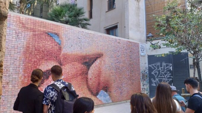 Barcelona 101 Walking Tour: All Highlights in One Day - Discovering the Secrets of Sagrada Familia