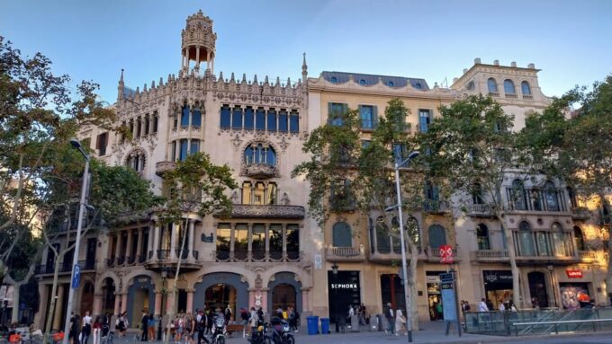 Barcelona 101 Walking Tour: All Highlights in One Day - Frequently Asked Questions